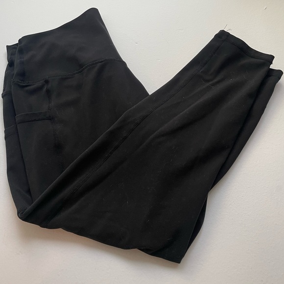 ColorfulKoala Pants - ColorfulKoala Black Capri Leggings with Pocket